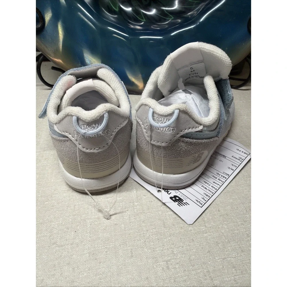 New Balance product pair